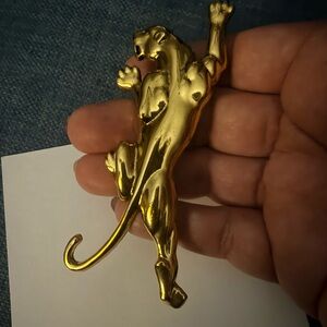 NEW Goldtone Climbing Panther Puma Cougar Large Cat Brooch Pin